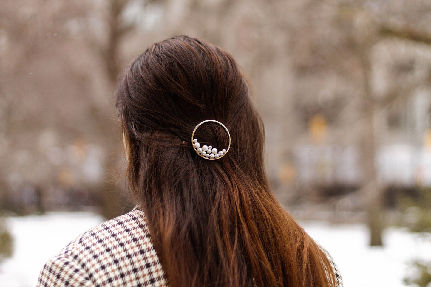 Minimal Metal Circle Hair Pin with Pearls