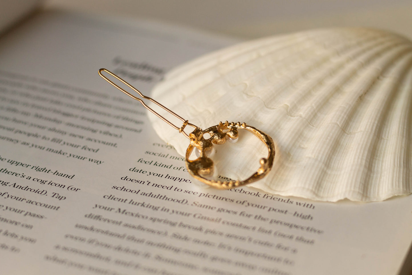 Mini Pearl Gem Circle Hairpin